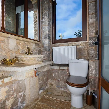 Panorama -three Level Escape In Parnassos * Aráhova