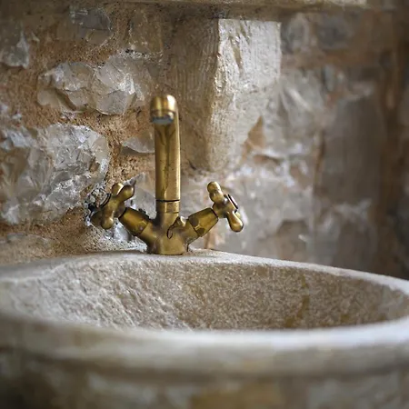 Panorama -three Level Escape In Parnassos Aráhova