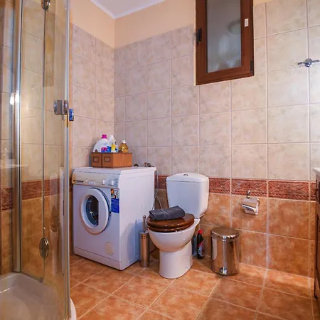 Panorama -three Level Escape In Parnassos Aráhova